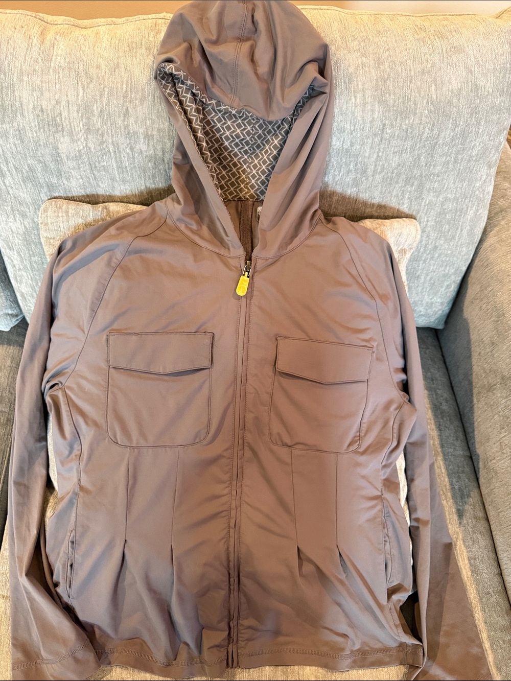 Title Nine light gray jacket (L) w side pockets and front pockets. Like new!